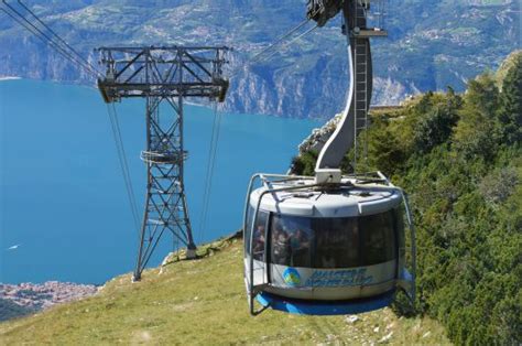 De “Monte Baldo Kabelbaan” in Malcesine aan het Gardameer..